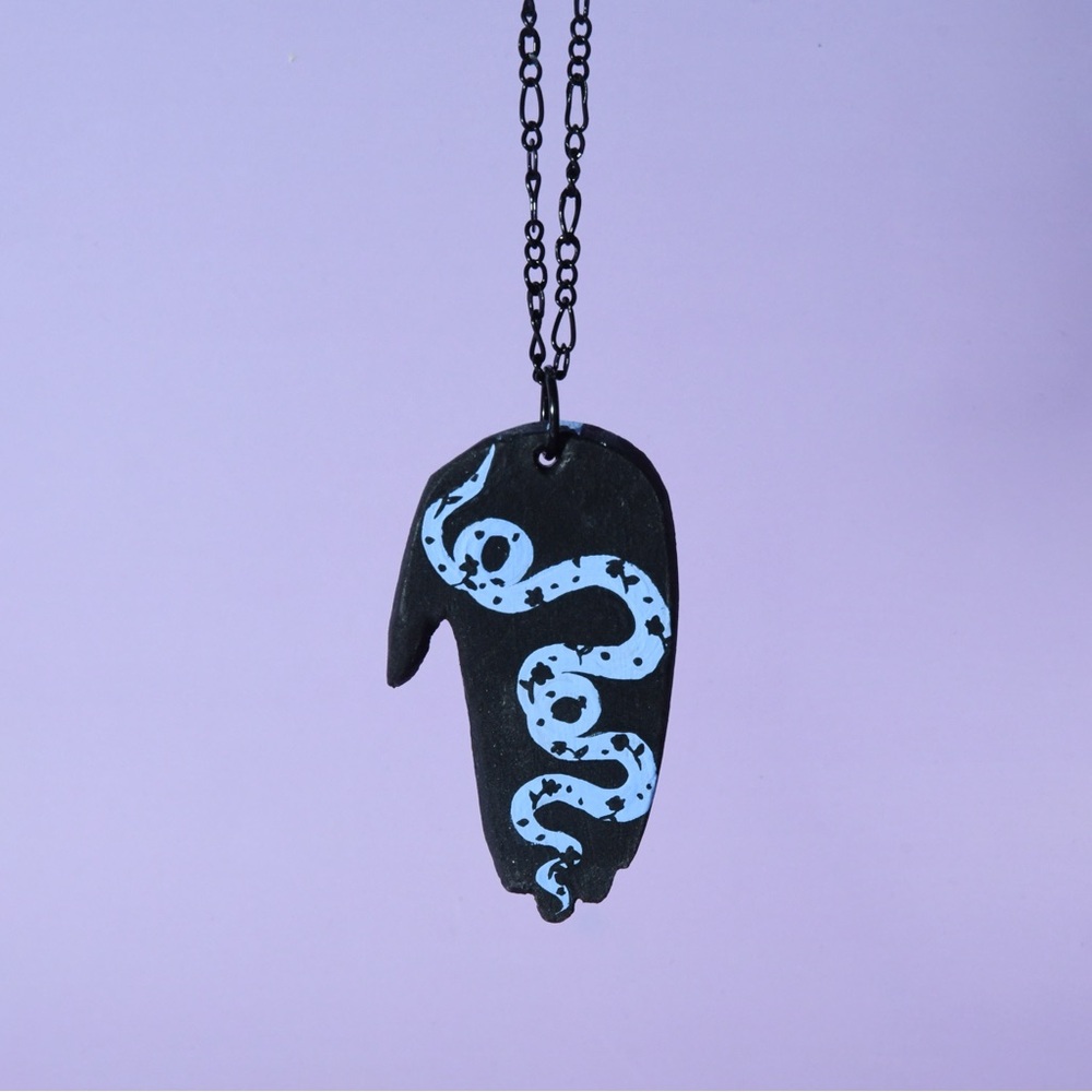 Snake Hand Necklace - Picture 3 of 4